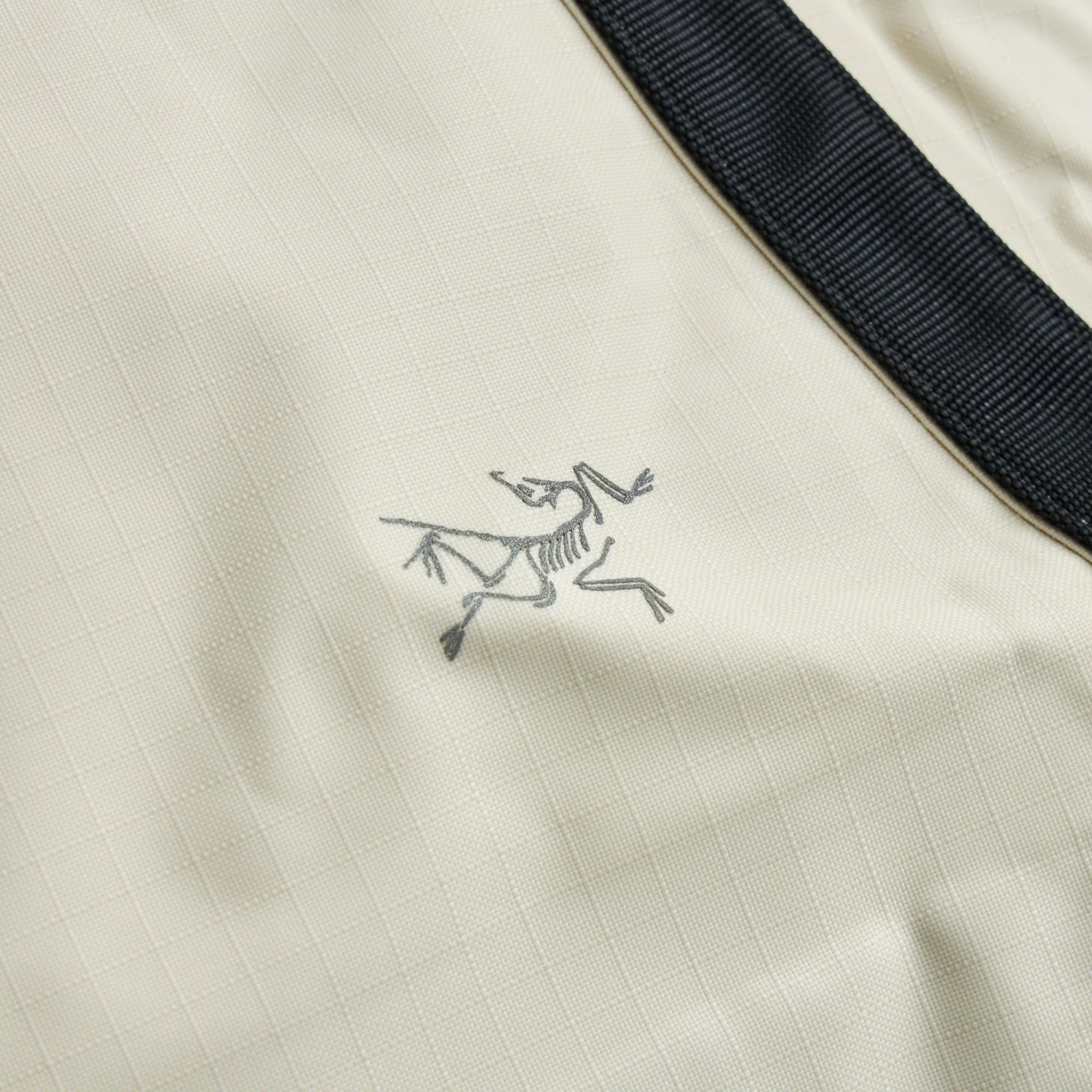 Arc'teryx Granville 30 Carryall Bag Sea Salt - Image 4