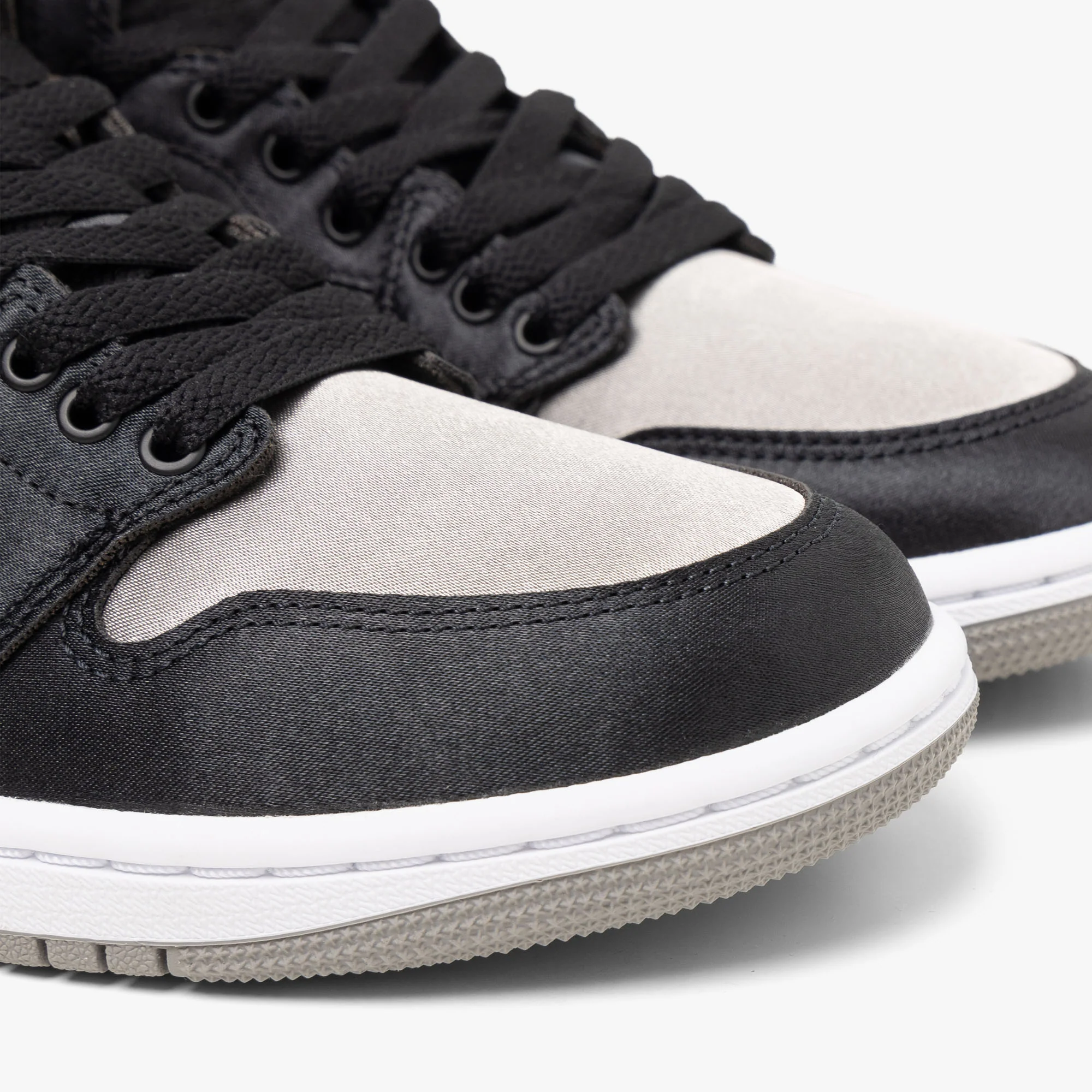 Jordan Women's 1 Retro High OG Black / Medium Grey - White - Image 6