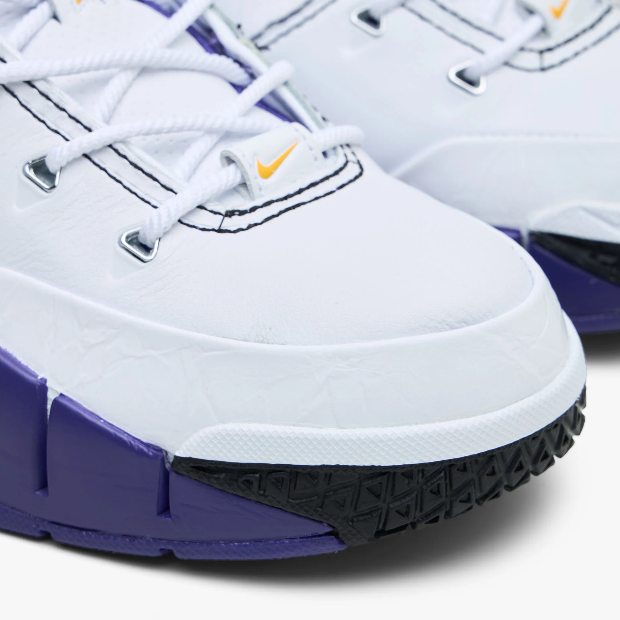 Nike Kobe I "Uno" White / Black - Court Purple - Image 6