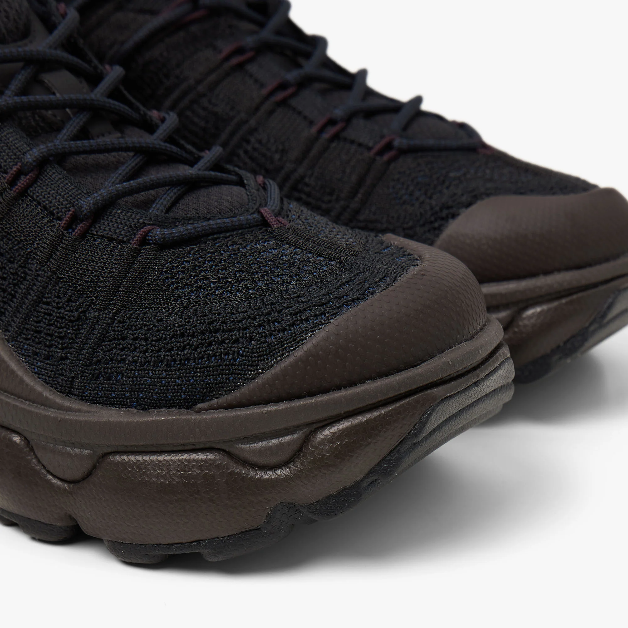 Nike Women's Air Max Flyknit Venture Black / Cacao Wow - Velvet Brown - Image 6