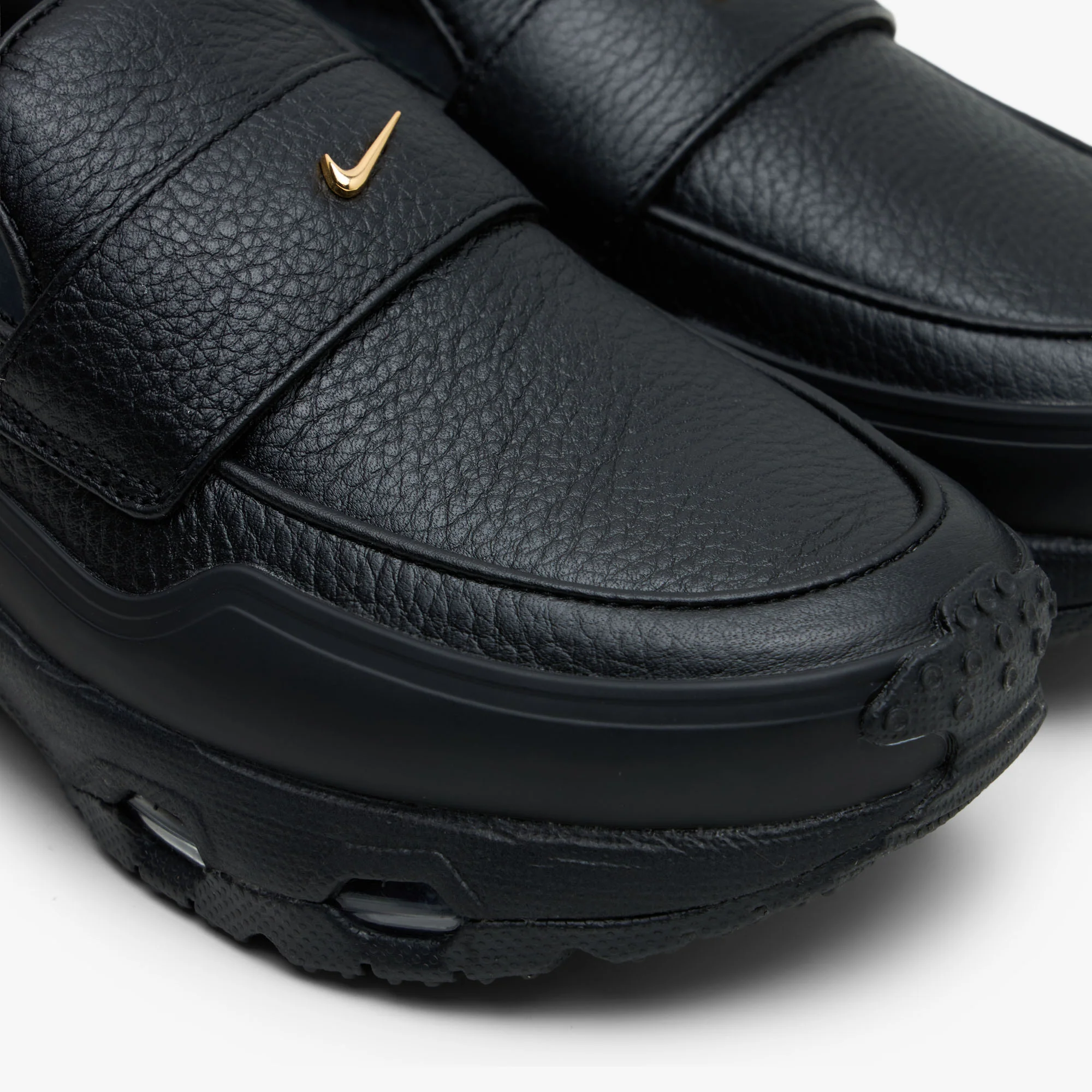 Nike Women's Air Max Phenomena Black / Metallic Gold - Image 6