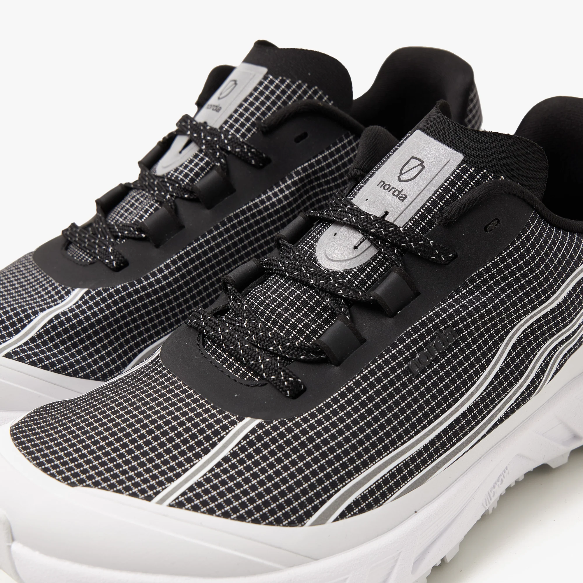 norda 002 / Summit Black - Image 6