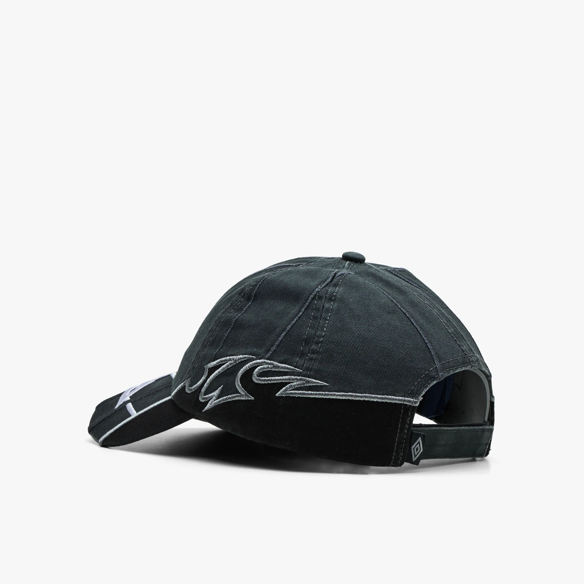 Umbro Goalkeeper Cap Dark Grey - Image 6