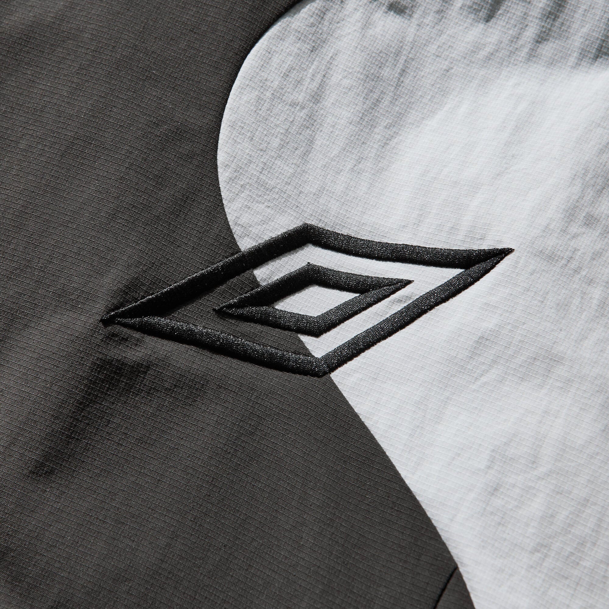 Umbro Guarding Masked Tracksuit White / Dark Olive - Image 4