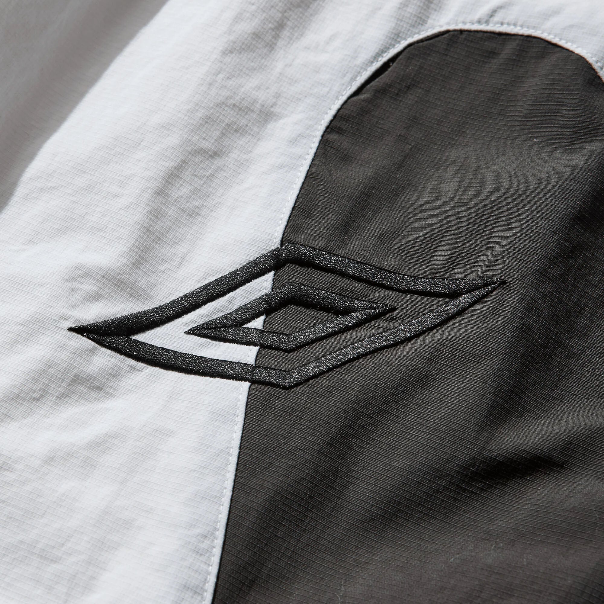 Umbro Guarding Tracksuit Pants White / Dark Olive - Image 4