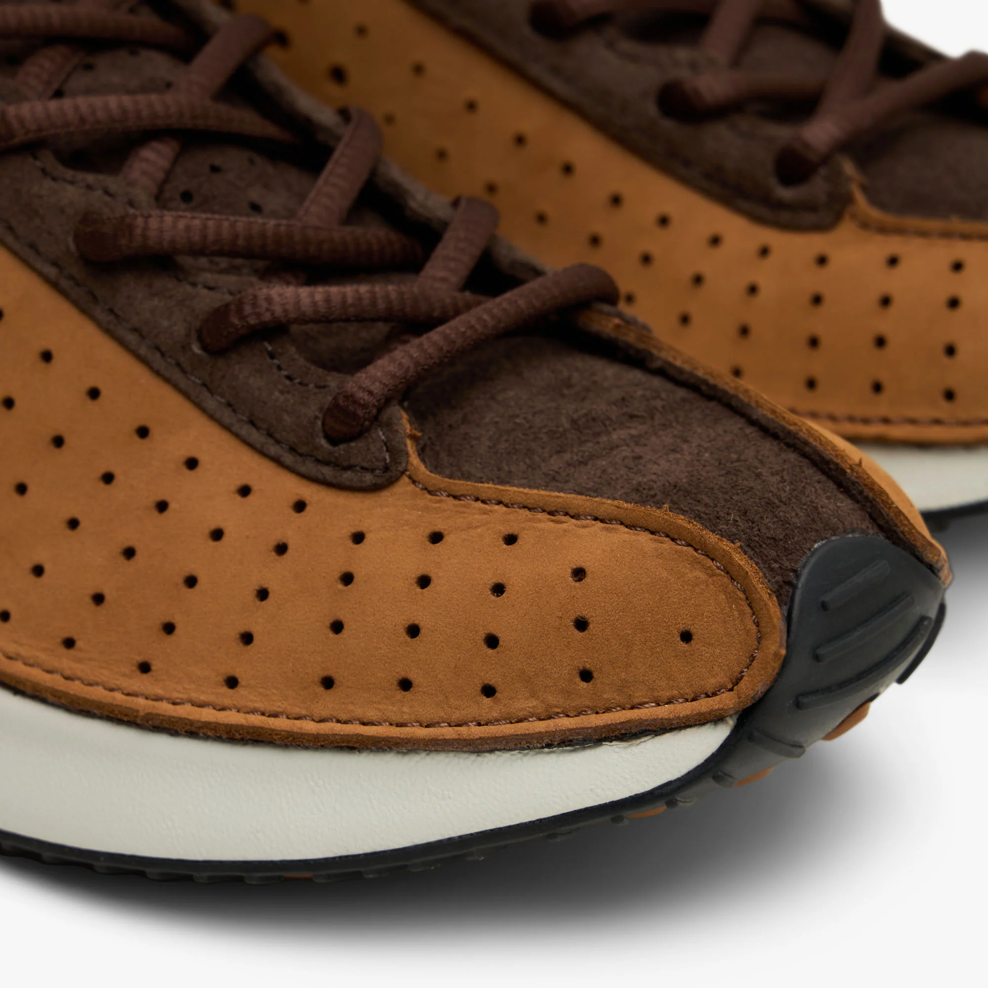Nike Women's Air Superfly Light British Tan / Baroque Brown - Image 6